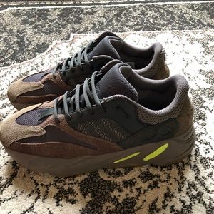 Yeezy 700 Mauve *no box*